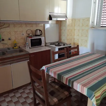 Ana-zora Apartamento *