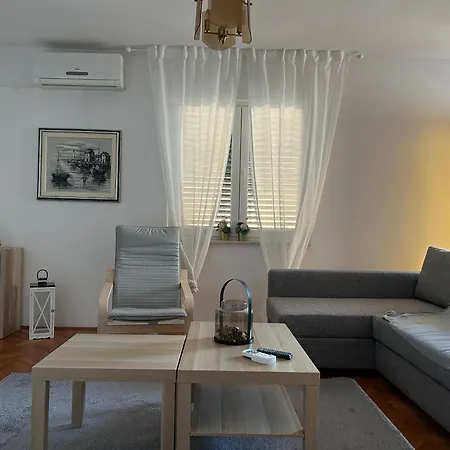 Apartament Apartman Ana-zora *
